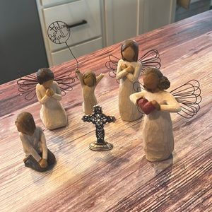Set of 5 Willow Tree figurines